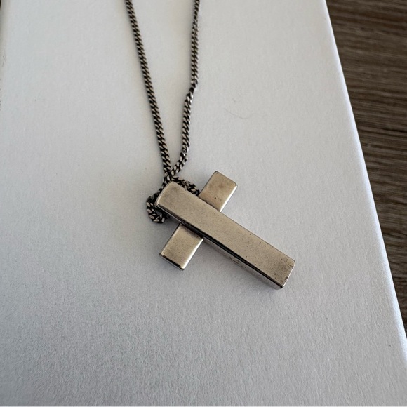 Vintage Gucci Silver Cross Pendant Necklace - Picture 7 of 12